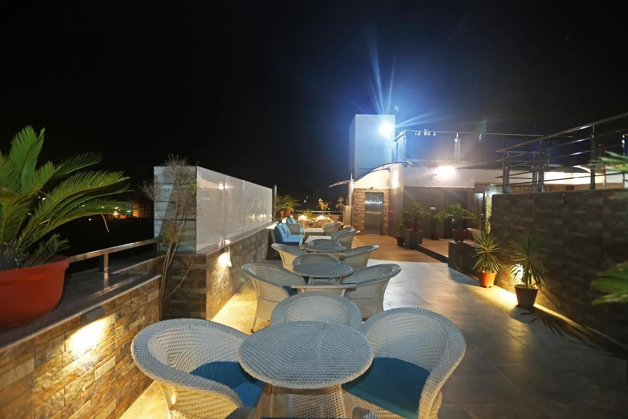 Hotel Pearl Blue Agra  3*, Agra (Uttar Pradesh)